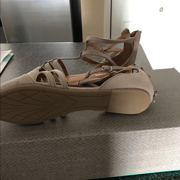 Flats - Picture 2 of 2